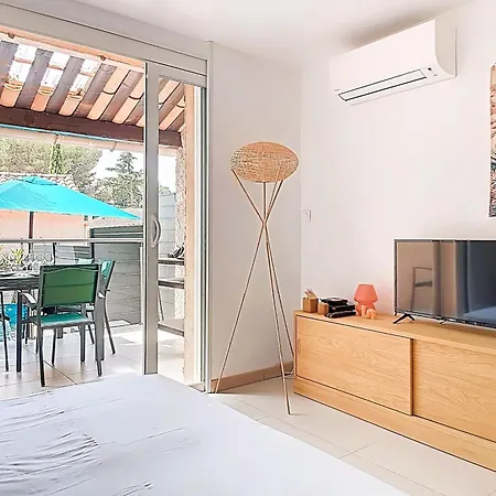 Apartmán With Terrace Near The Sea *